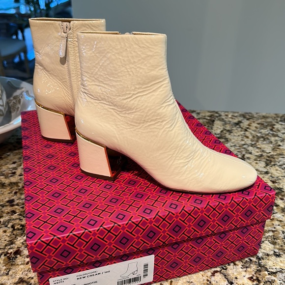 Tory Burch Juliana 65mm Bootie Naplak - Picture 3 of 14
